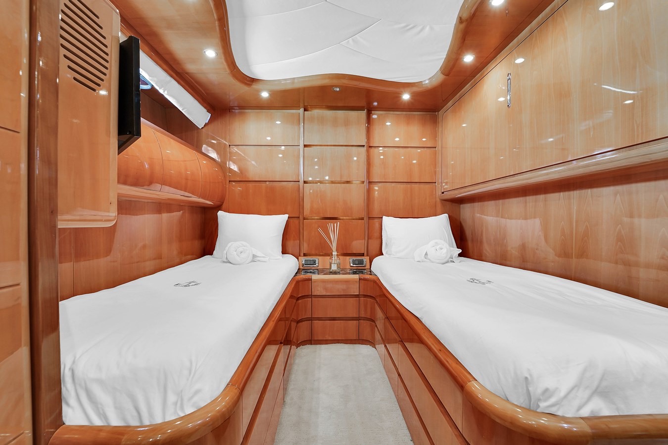 Yacht Image 13