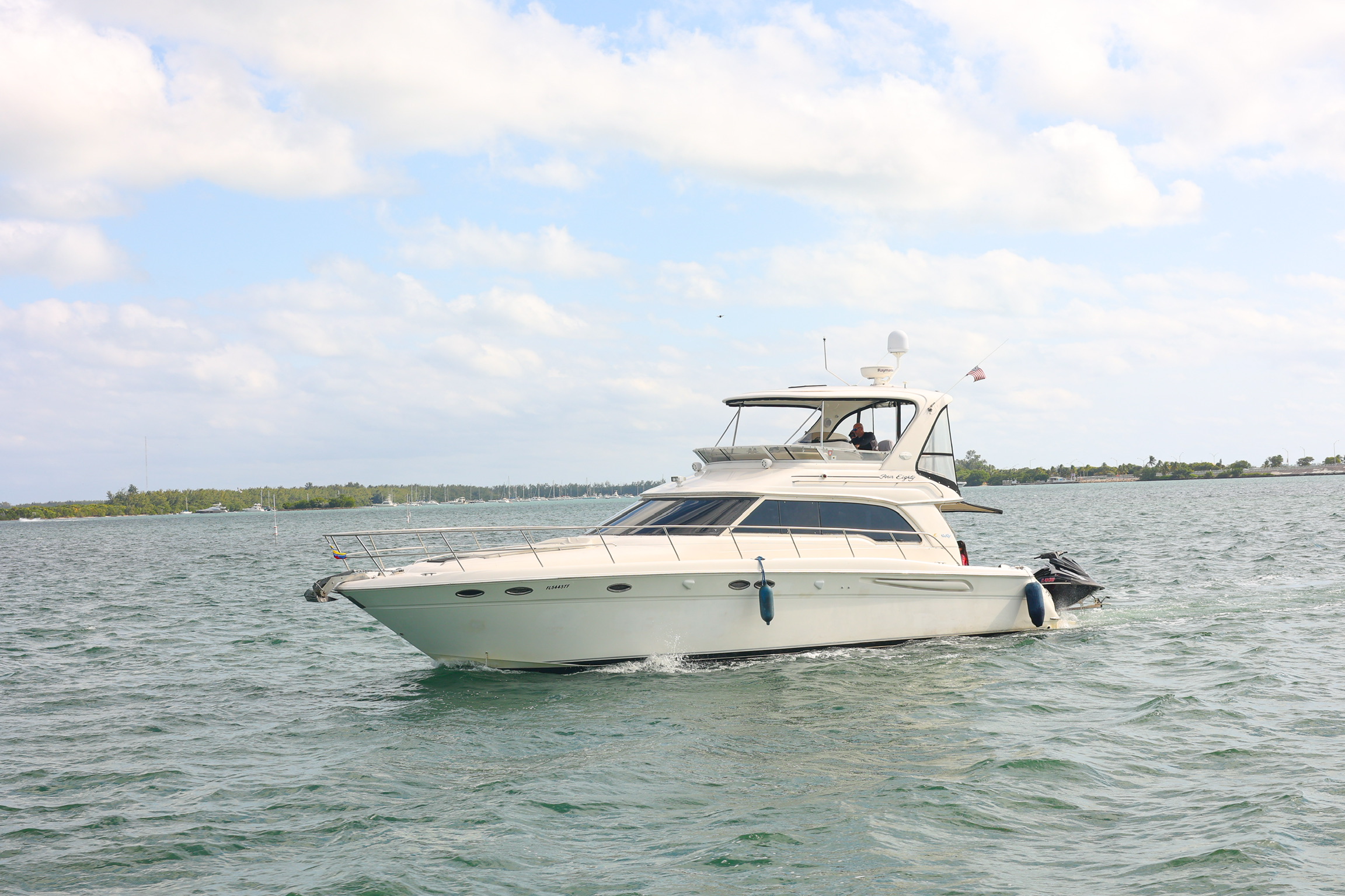 52ft Sea Ray Sedan Bridge - 13 People 