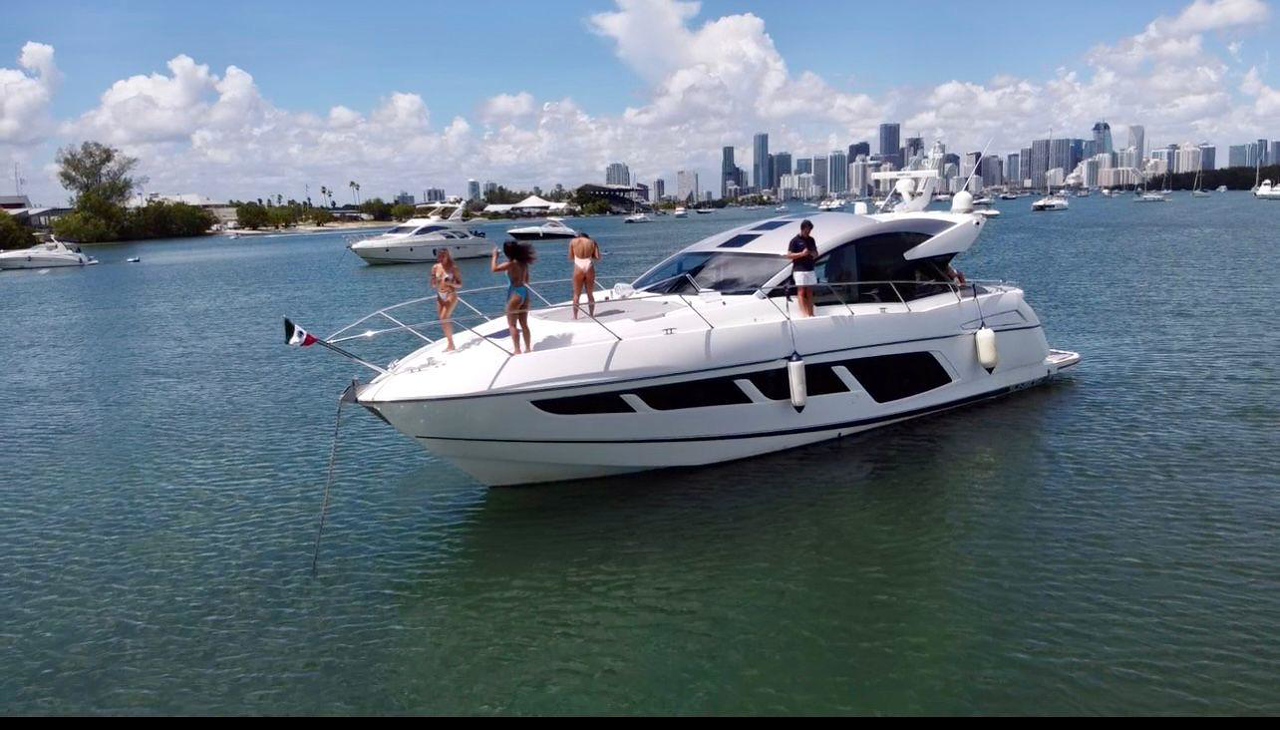 Yacht Image 9