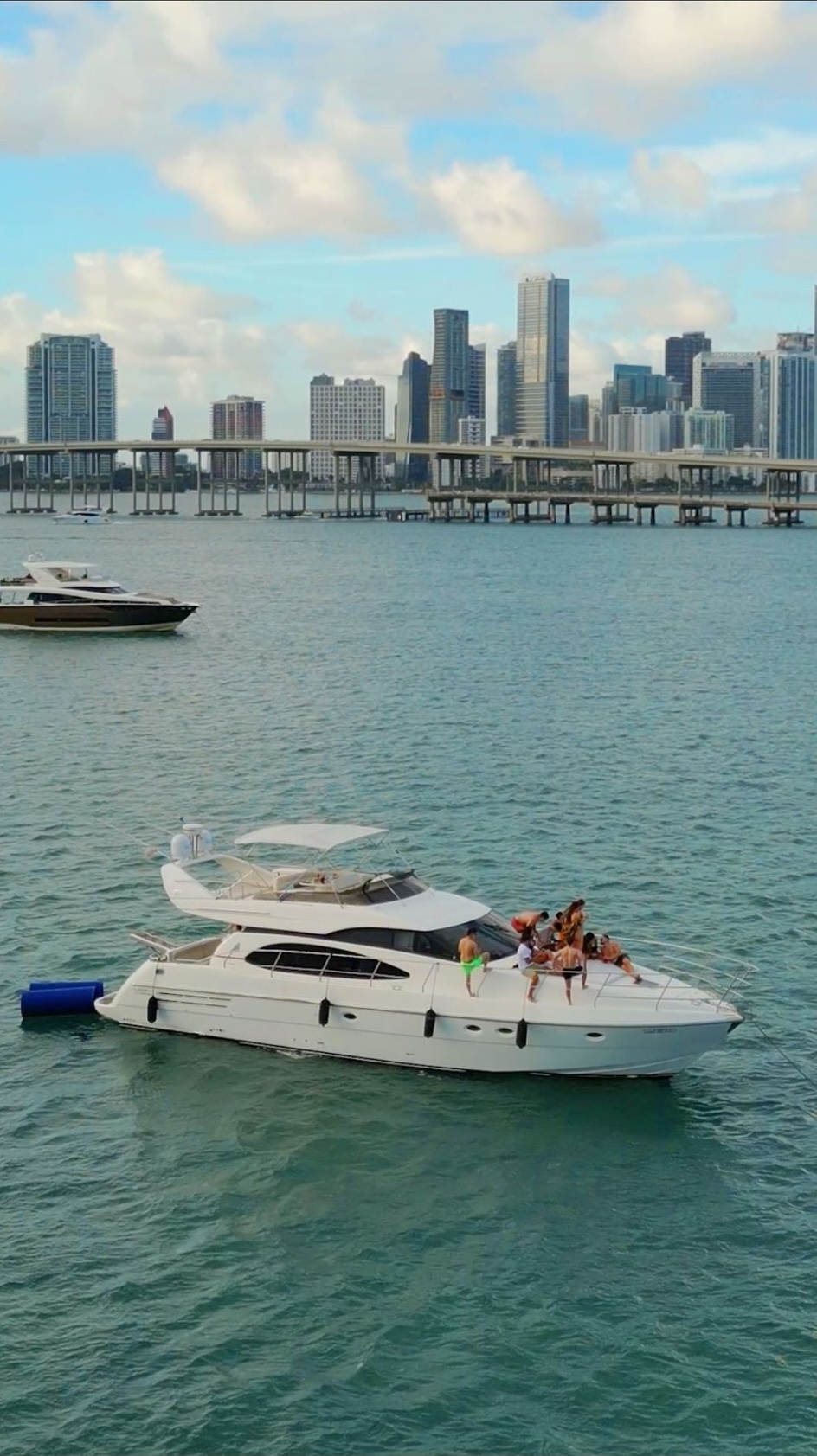 65 Ft Flybridge Yacht 