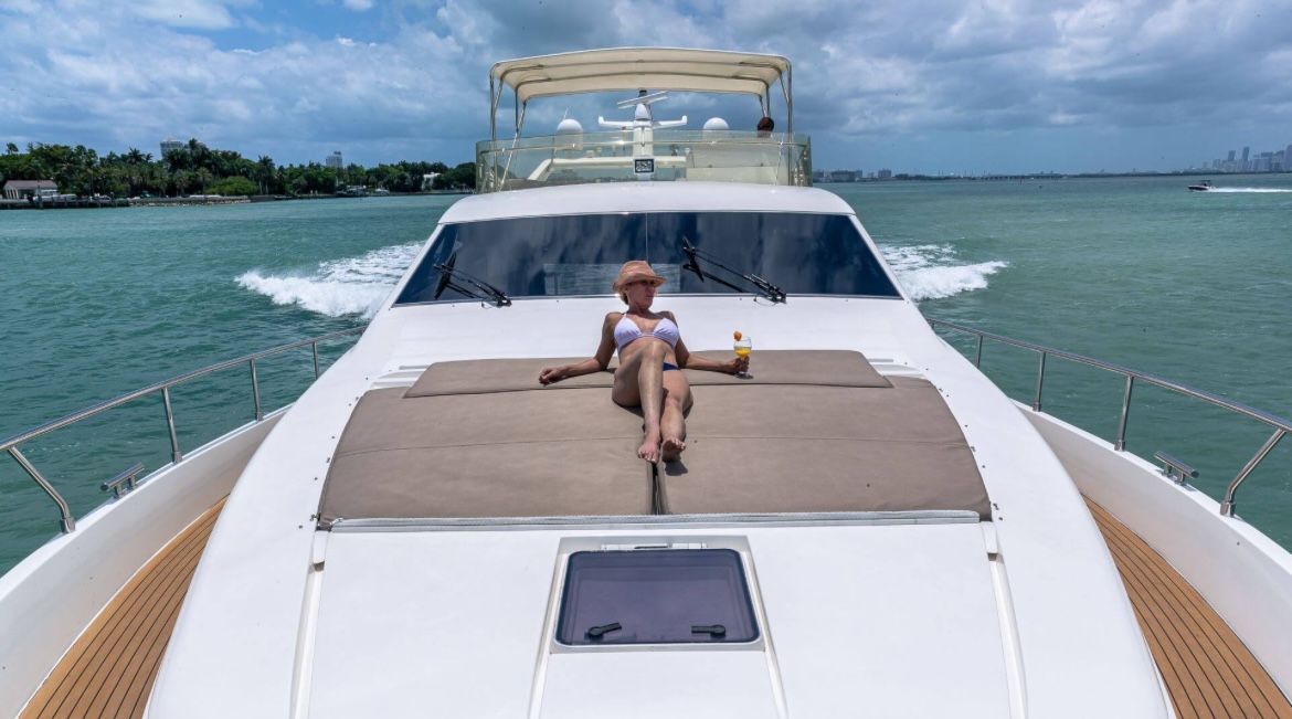 Yacht Image 9