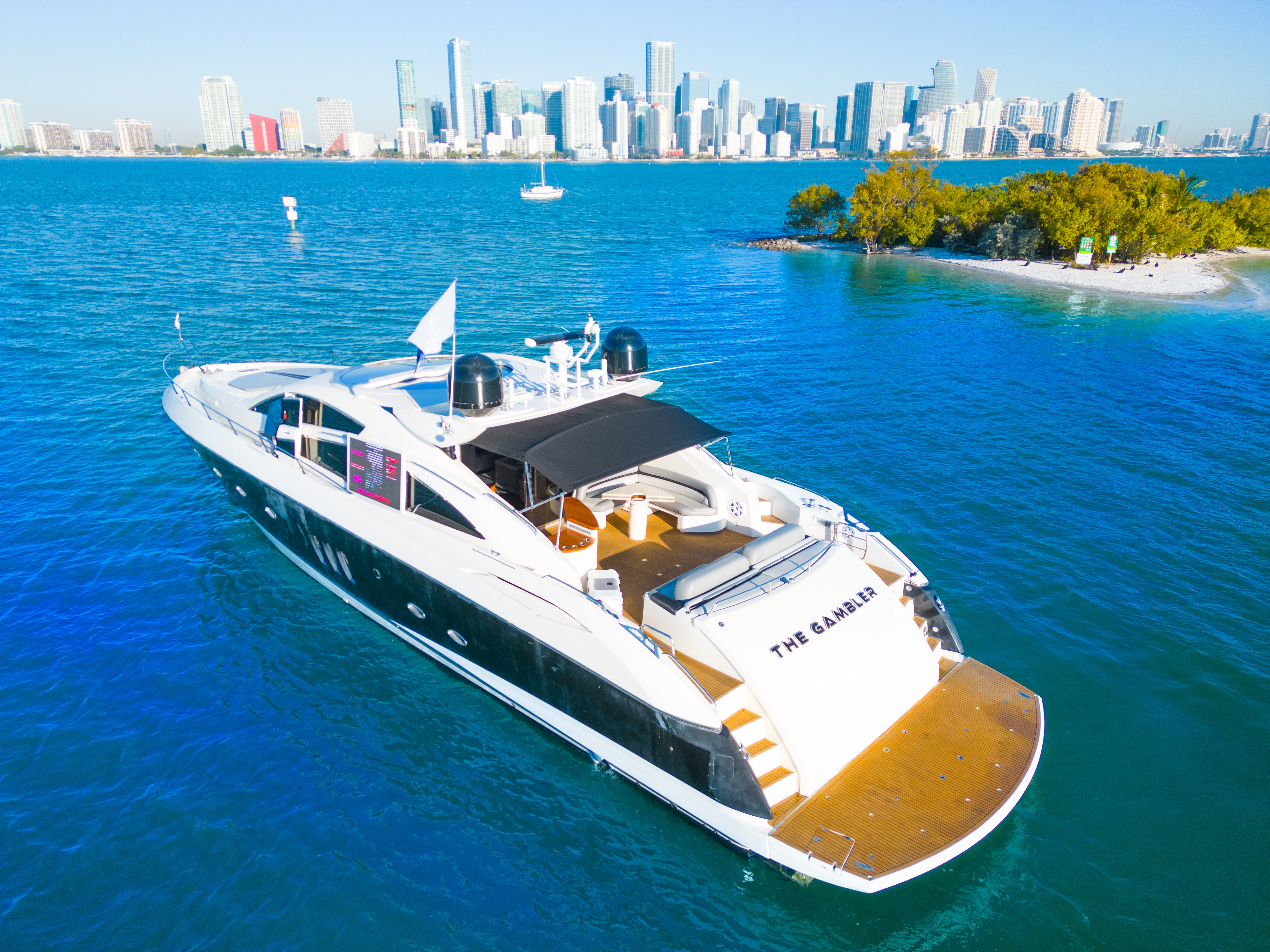 82ft Sunseeker PREDATOR - 13 people 
