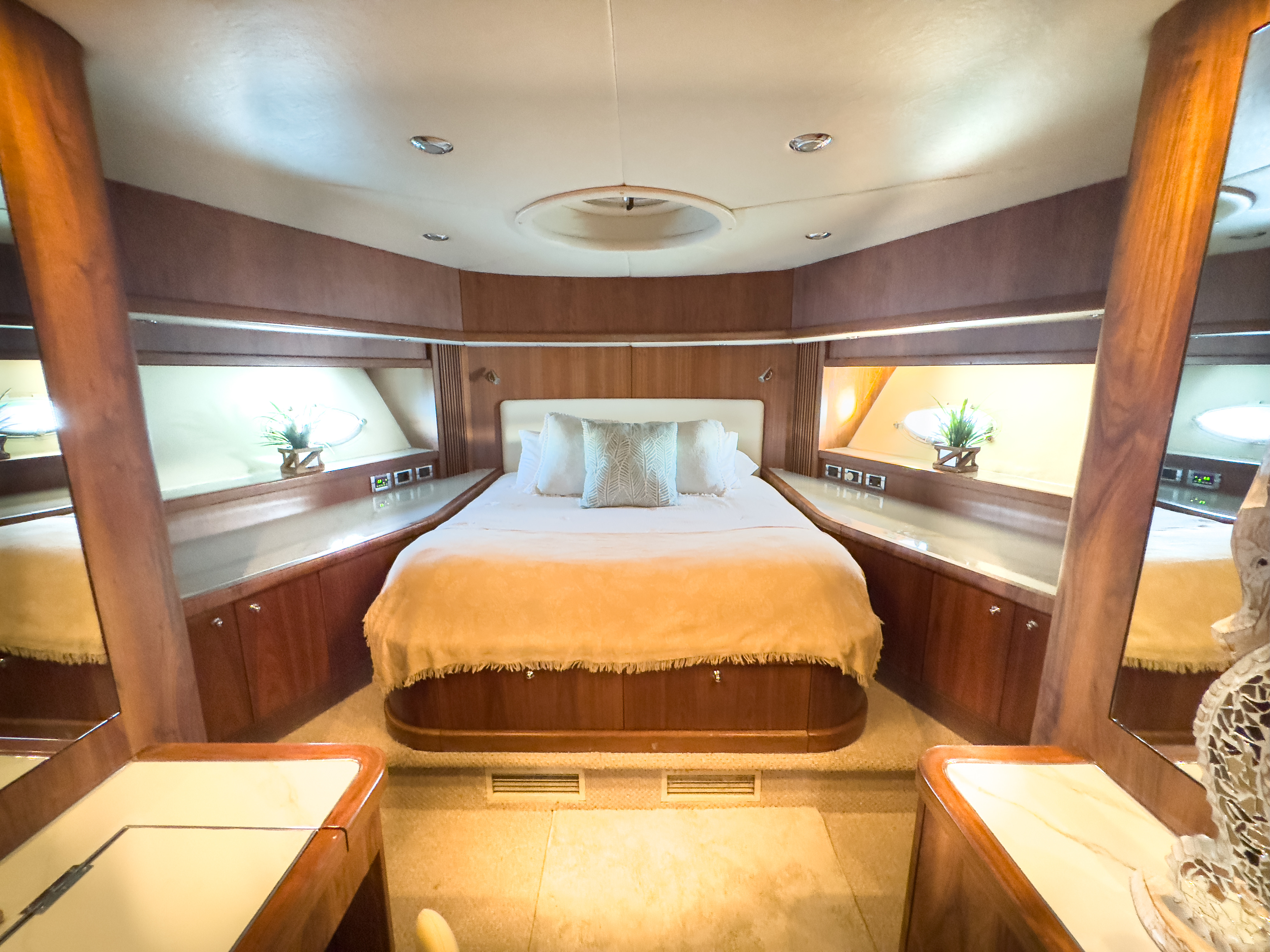 Yacht Image 10
