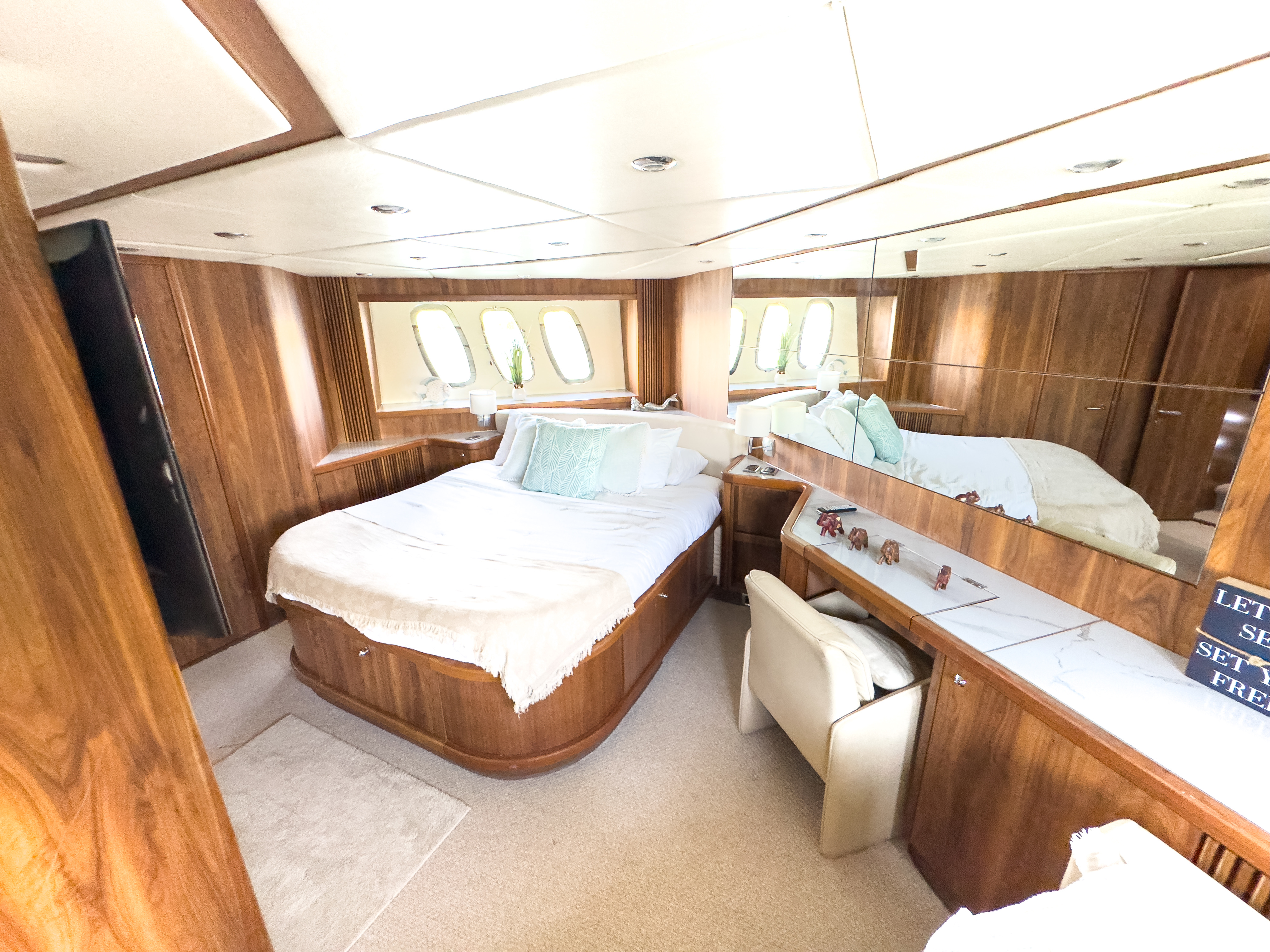 Yacht Image 14