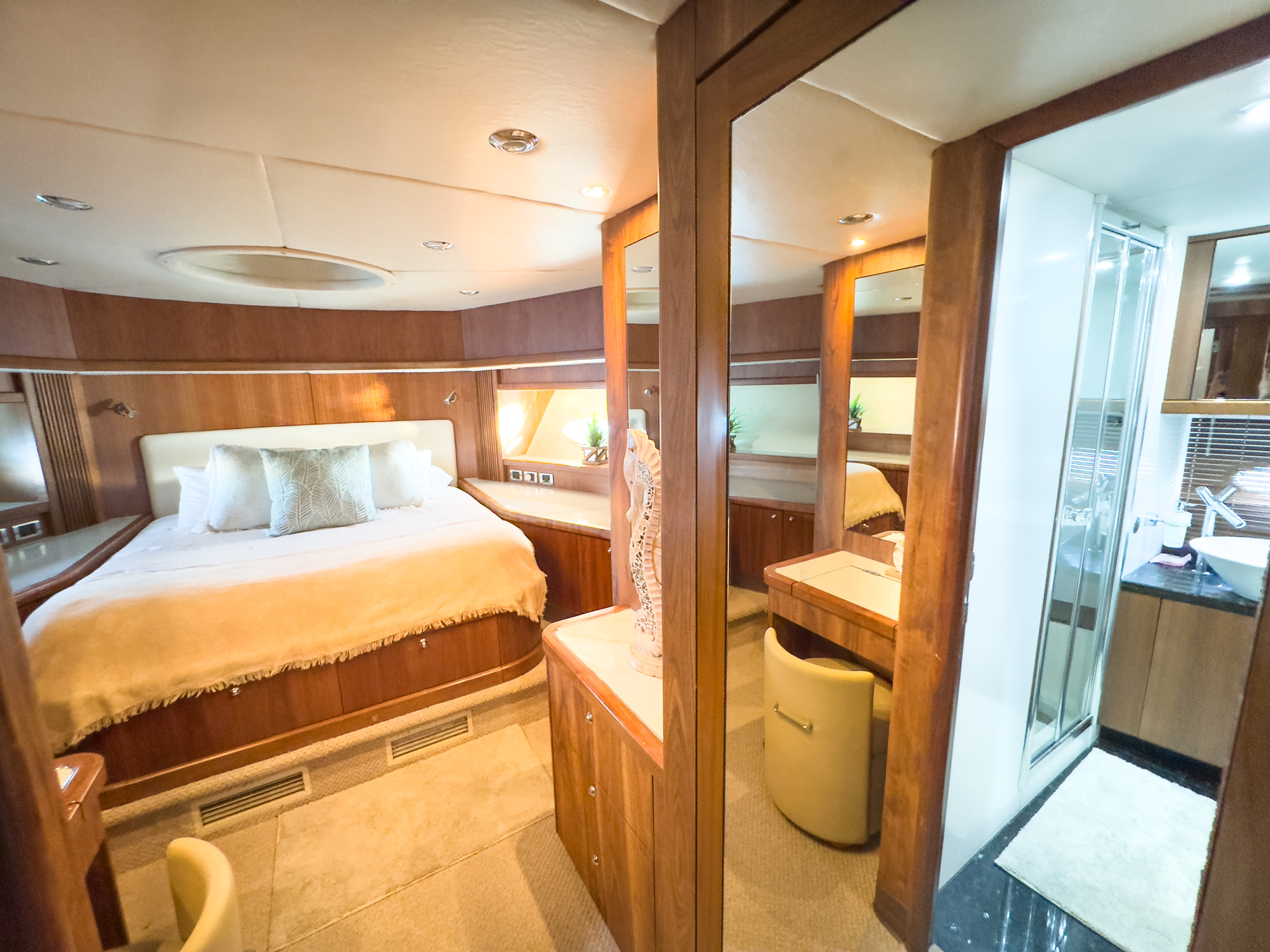 Yacht Image 9